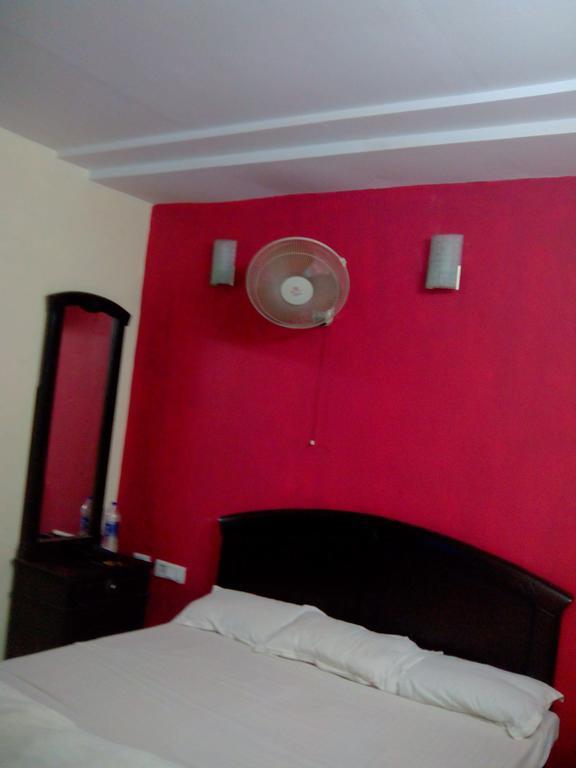 Hotel Rest Inn Lakhnaú Pokoj fotografie
